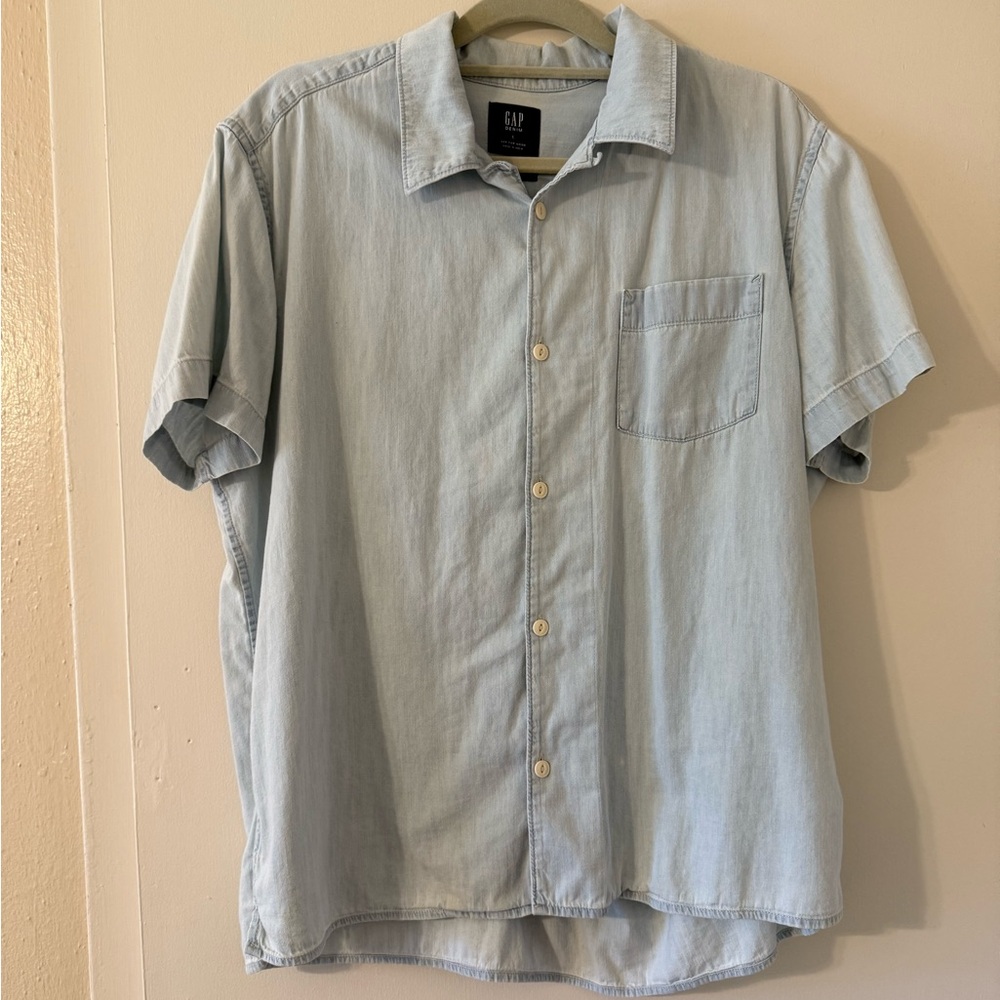 GAP Light Blue Denim Chambray Button Down Short Sleeve Shirt